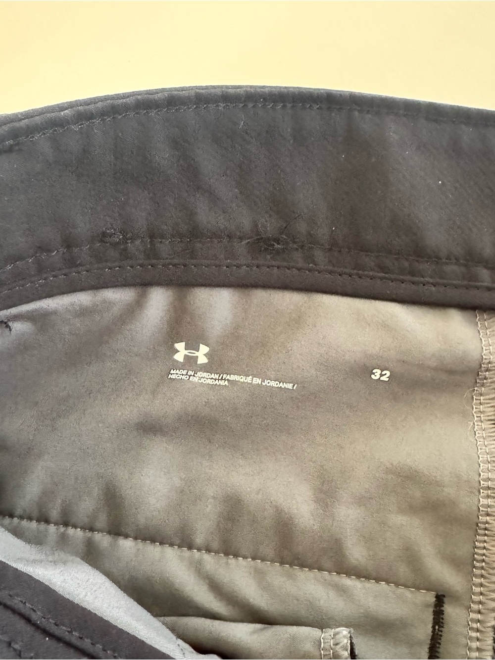 Men’s Under Armour Size 32 Black Shorts - Picture 2 of 3